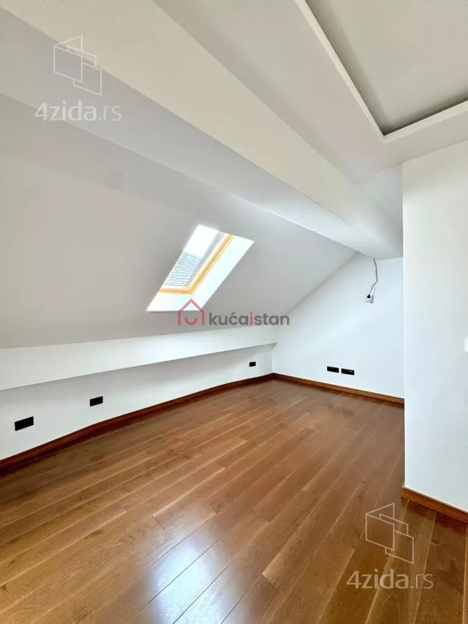 Poslovna zgrada | 4zida