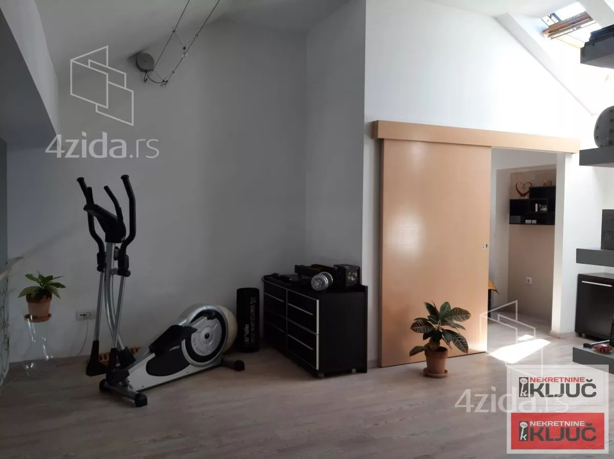 Petosoban stan | 4zida