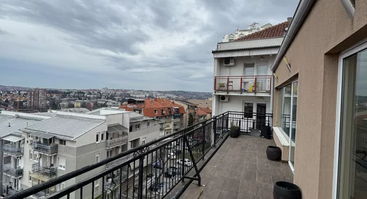 Četvoroiposoban stan | 4zida