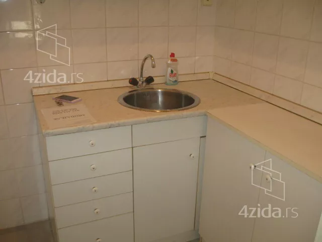 Lokal | 4zida