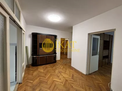 Gvozdićeva | 4zida.rs