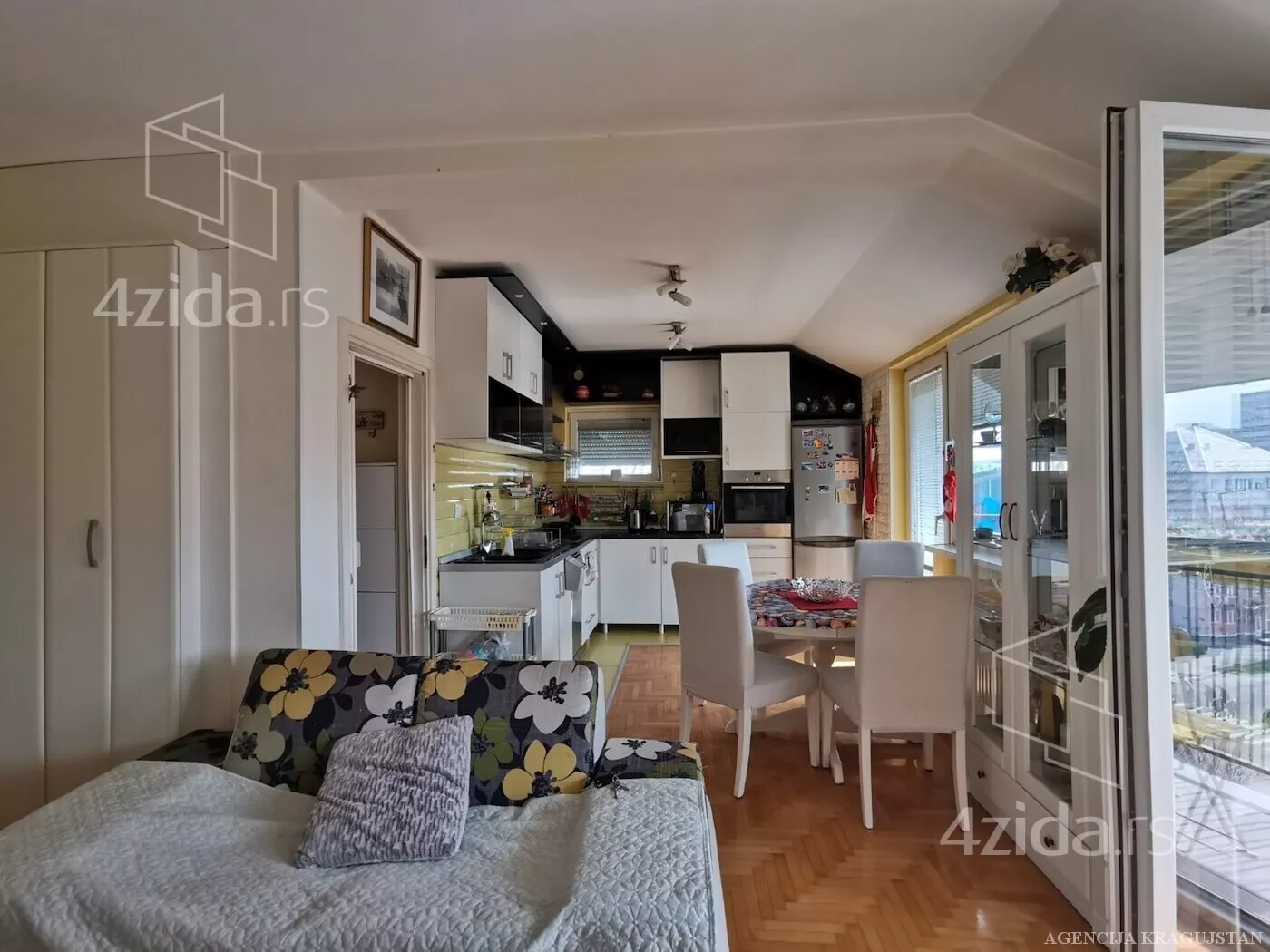 Dvoiposoban stan | 4zida