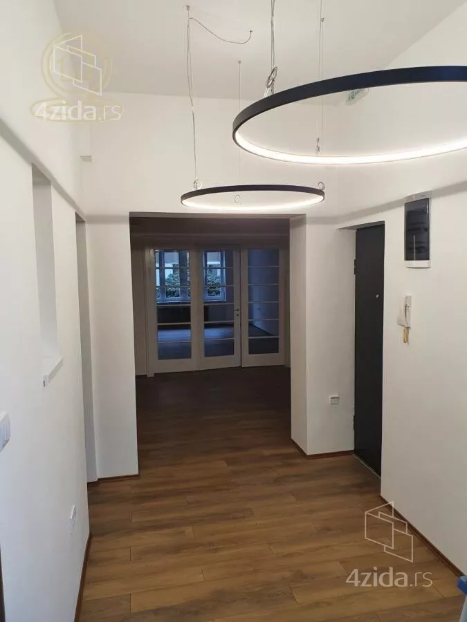 Četvoroiposoban stan | 4zida