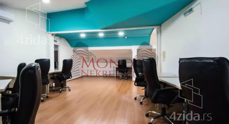 Poslovna zgrada | 4zida