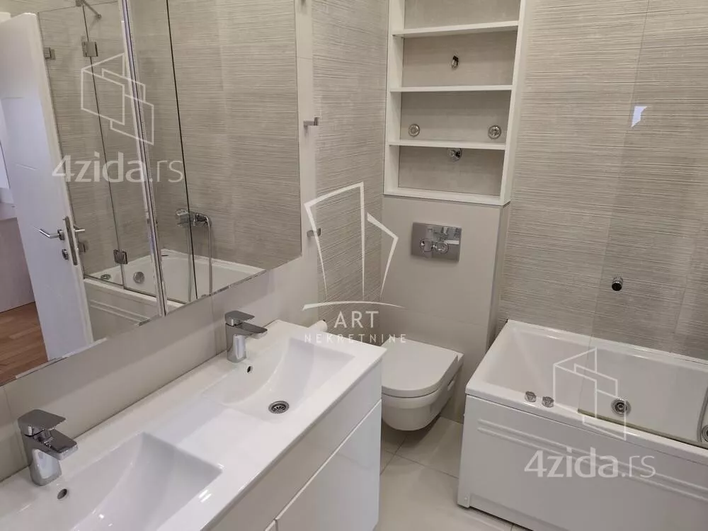 Petosoban stan | 4zida