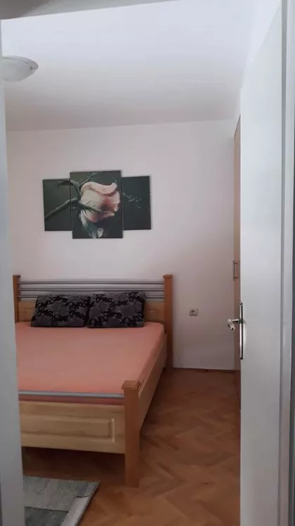 Crveni Pevac | 4zida.rs