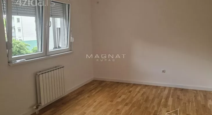 Šestosoban stan | 4zida