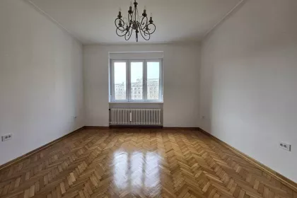 Trg Nikole Pašića bb | 4zida.rs