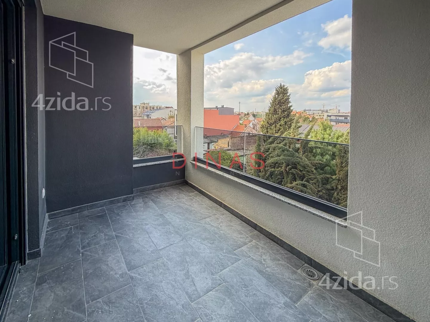 Šestosoban stan | 4zida