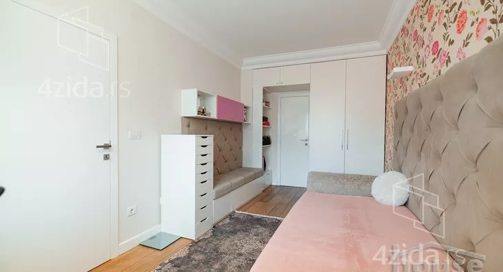 Šestosoban stan | 4zida