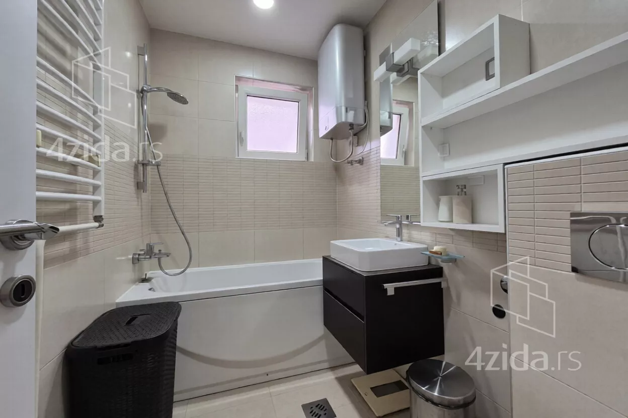 Petosoban stan | 4zida