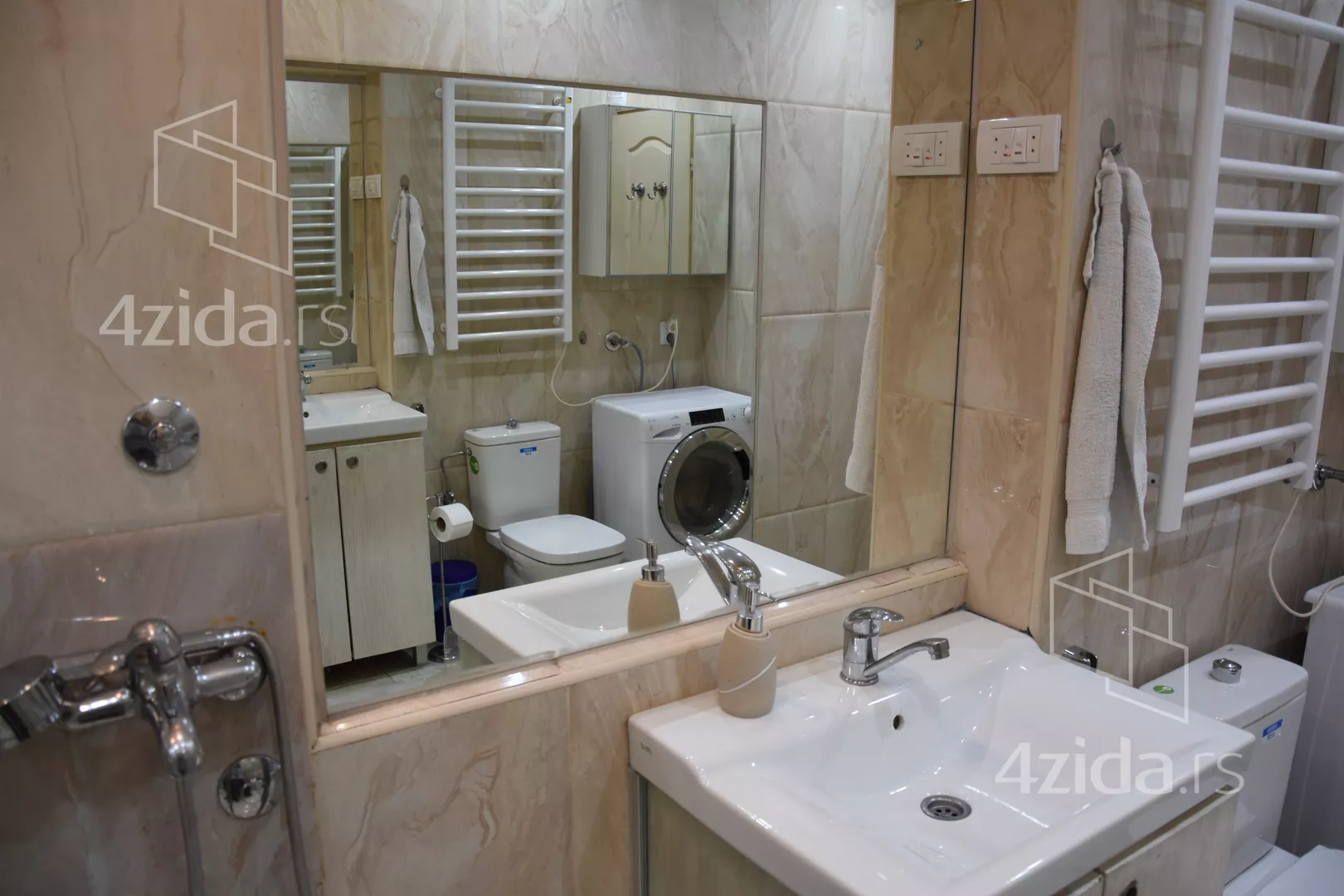 Četvoroiposoban stan | 4zida