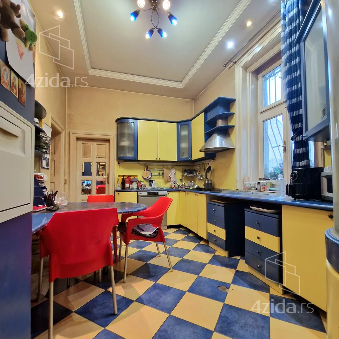 Šestosoban stan | 4zida