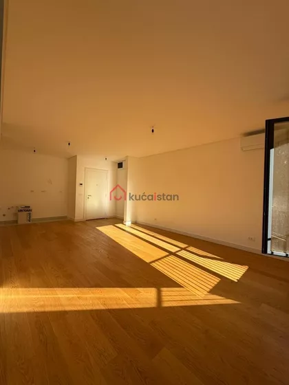 Pravni fakultet - Vračar | 4zida.rs