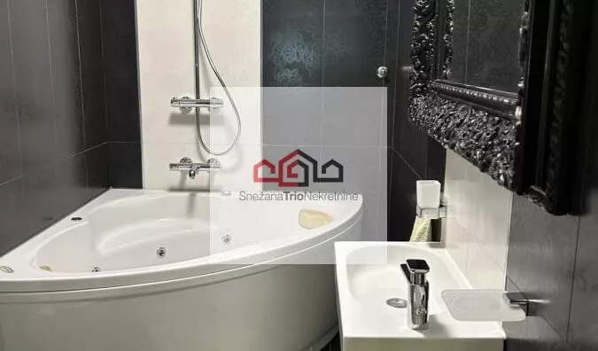 Četvoroiposoban stan | 4zida