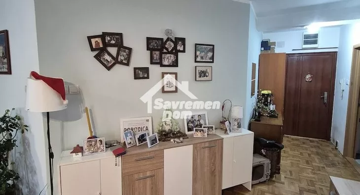 Šestosoban stan | 4zida