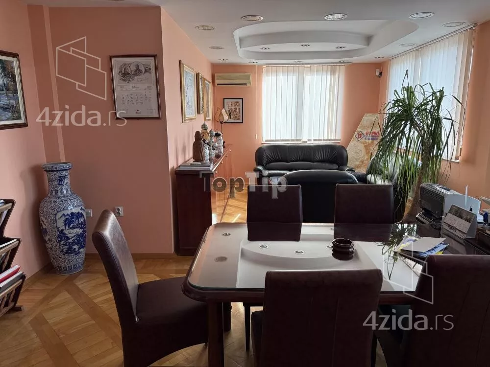 Poslovna zgrada | 4zida