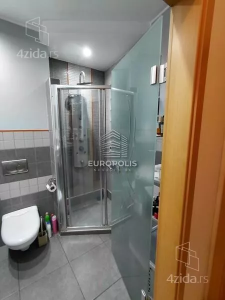 Četvoroiposoban stan | 4zida