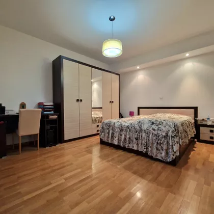 KRALJA MILANA | 4zida.rs