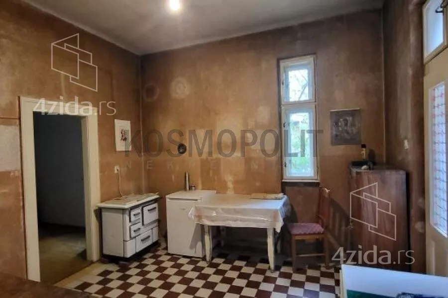 Četvoroiposoban stan | 4zida