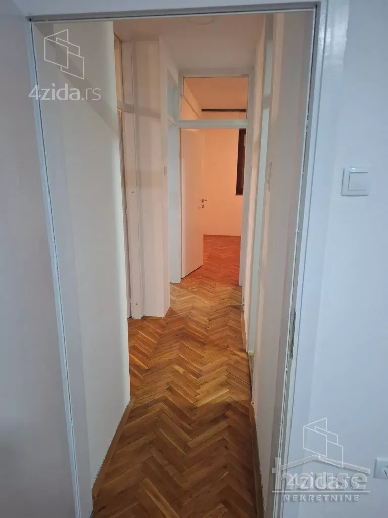 Četvoroiposoban stan | 4zida