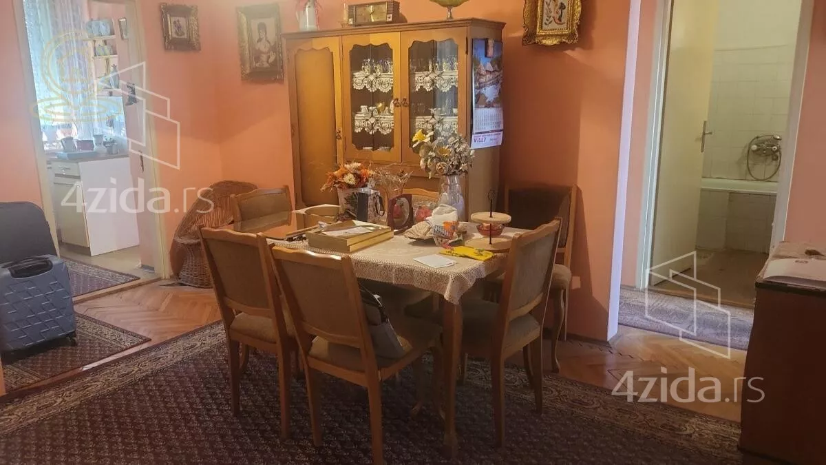 Troiposoban stan | 4zida