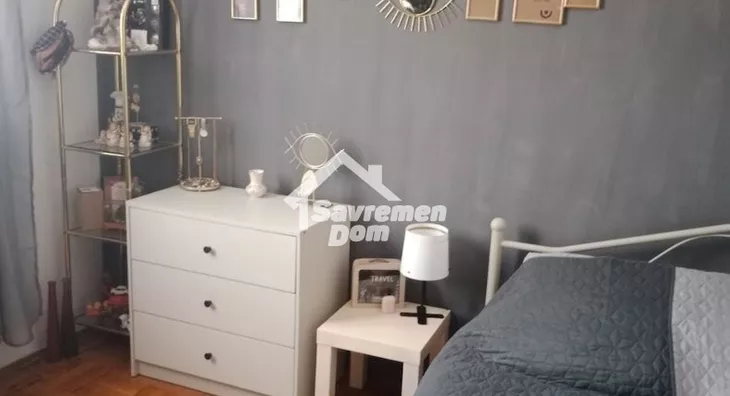 Šestosoban stan | 4zida