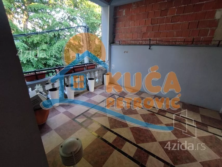 Lokal | 4zida