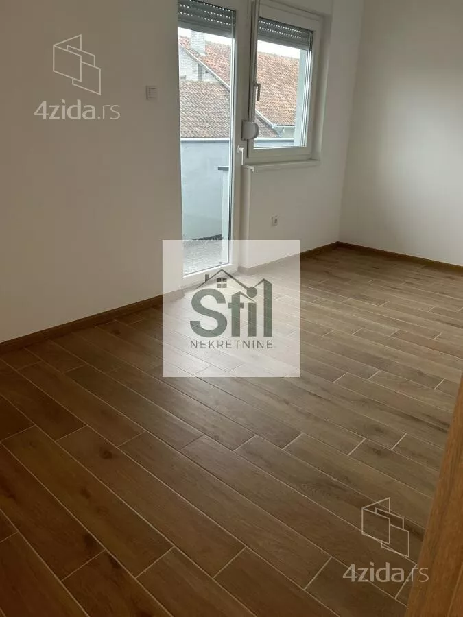 Sedmosoban stan | 4zida