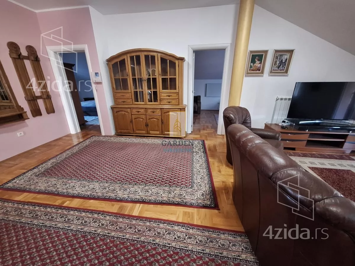 Troiposoban stan | 4zida