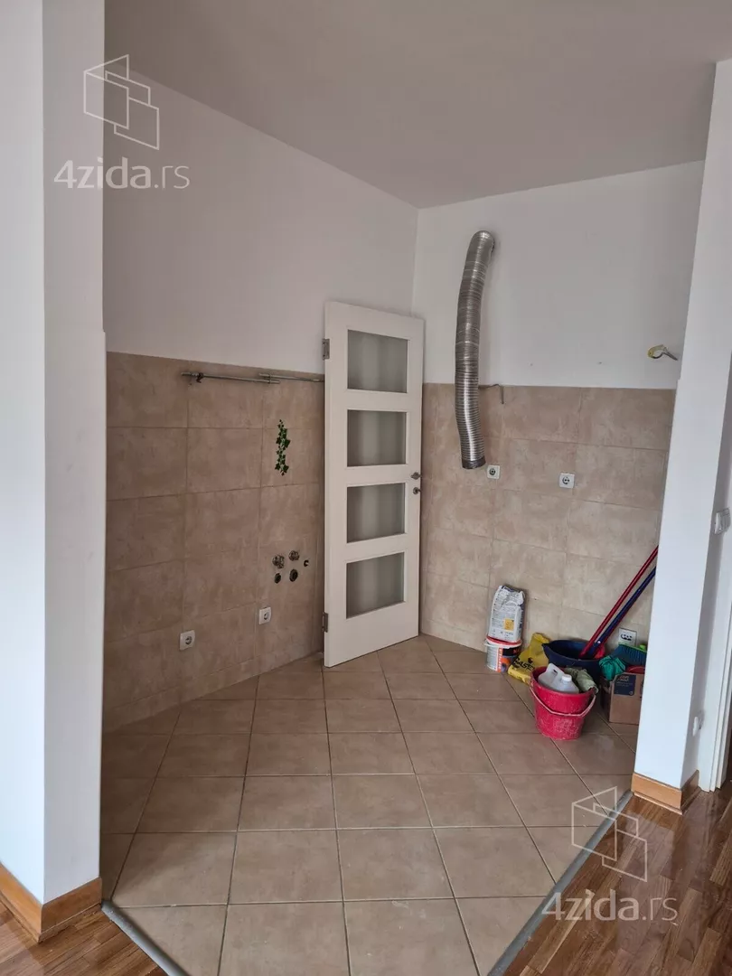 Četvoroiposoban stan | 4zida