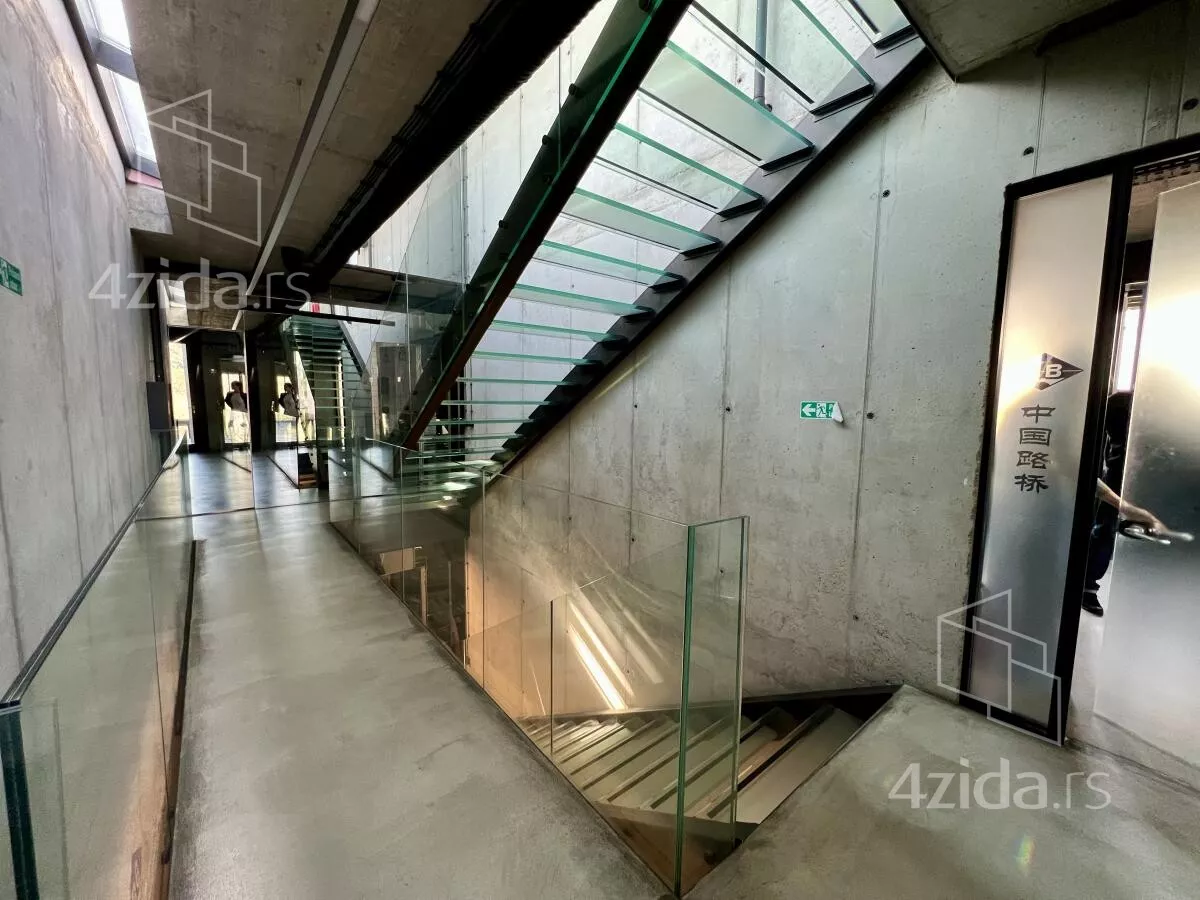 Poslovna zgrada | 4zida