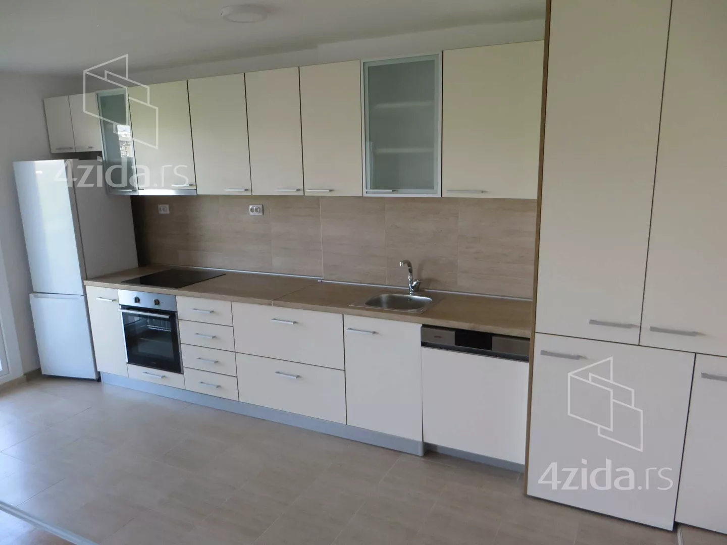 Petosoban stan | 4zida