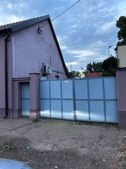 Radnička 10 | 4zida.rs
