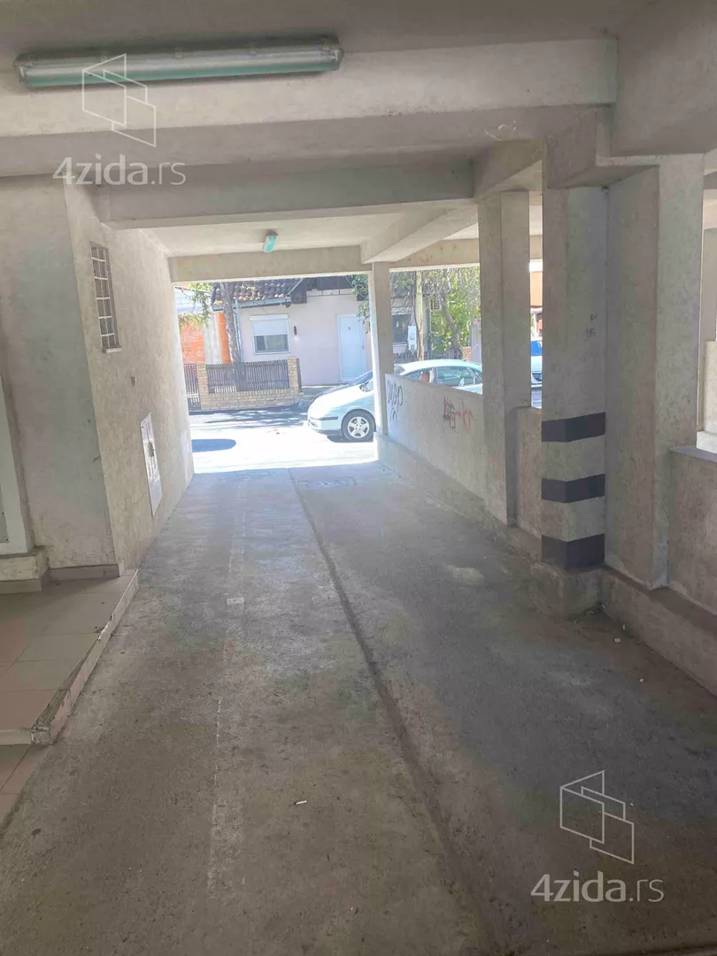 Parking | 4zida