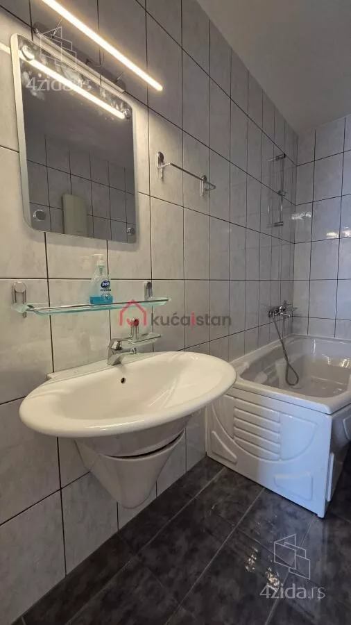 Petosoban stan | 4zida