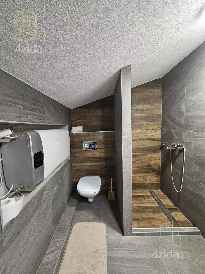 Šestosoban stan | 4zida