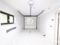 Šestoiposoban stan | 4zida