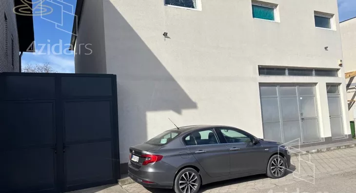 Poslovna zgrada | 4zida