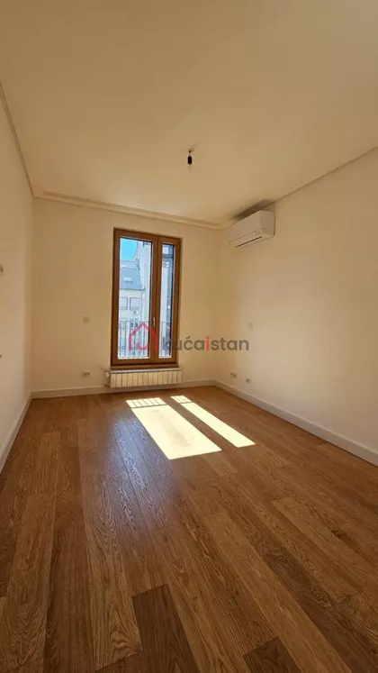 Pravni fakultet - Vračar | 4zida.rs