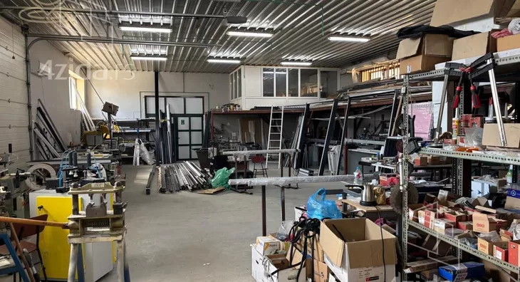 Poslovna zgrada | 4zida