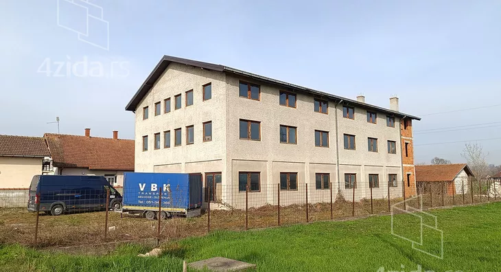 Poslovna zgrada | 4zida