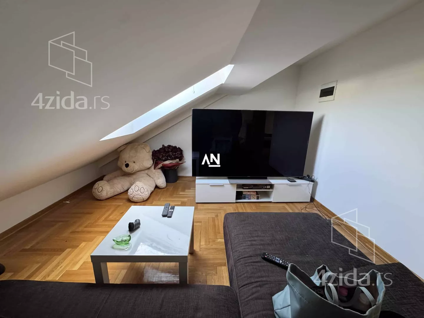 Petosoban stan | 4zida