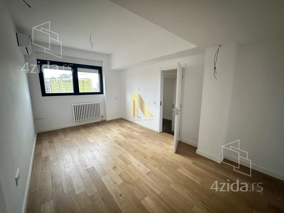 Četvoroiposoban stan | 4zida