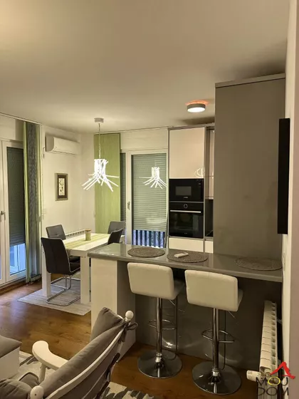 Cara Dušana | 4zida.rs