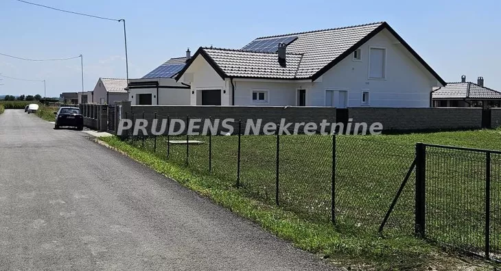 Plac | 4zida