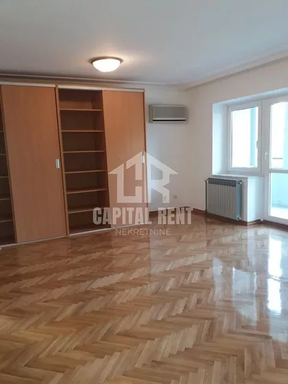 Sanje Živanovića | 4zida.rs