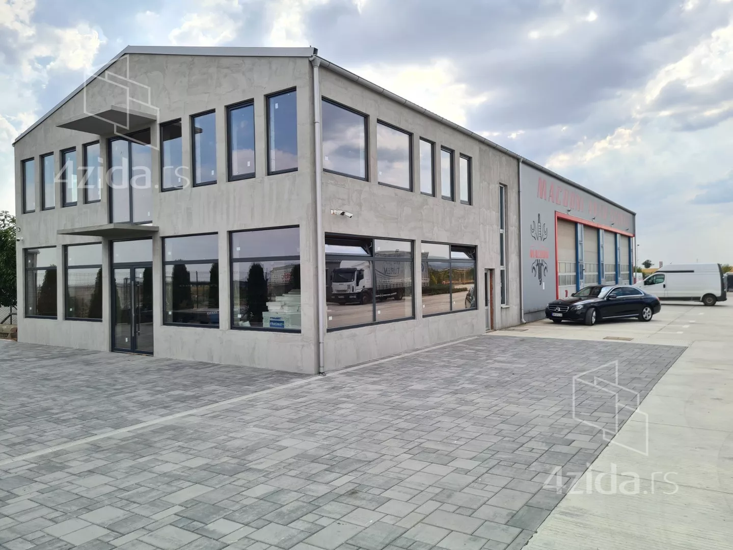 Poslovna zgrada | 4zida