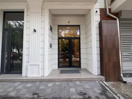 Trg Komenskog 4 | 4zida.rs