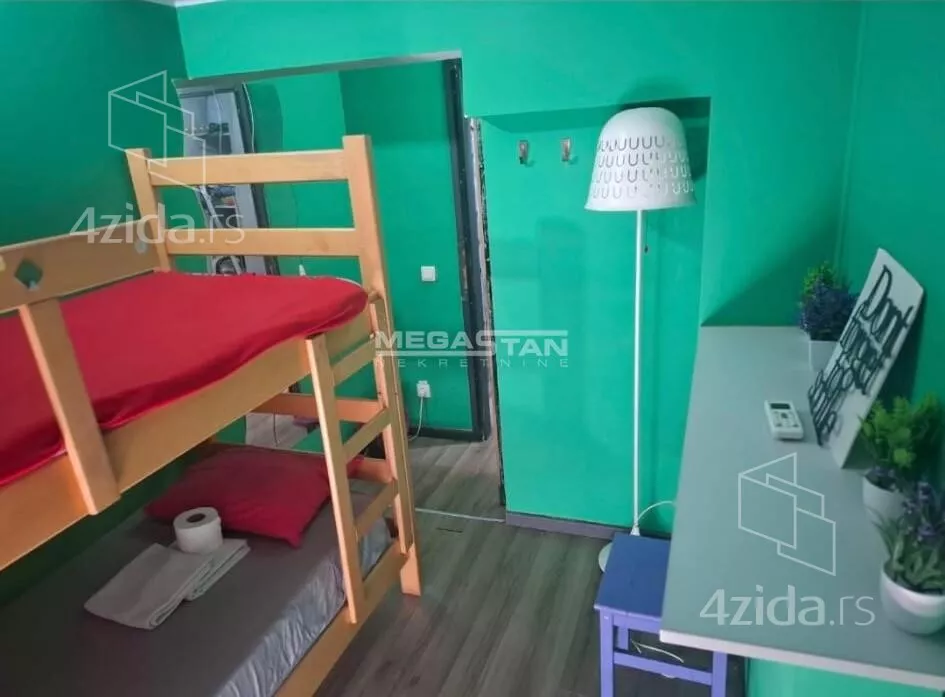 Šestoiposoban stan | 4zida